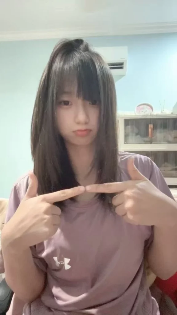 [8V+45P/371MB]马来西亚极品美少女全裸骑枕头手指扣逼自慰